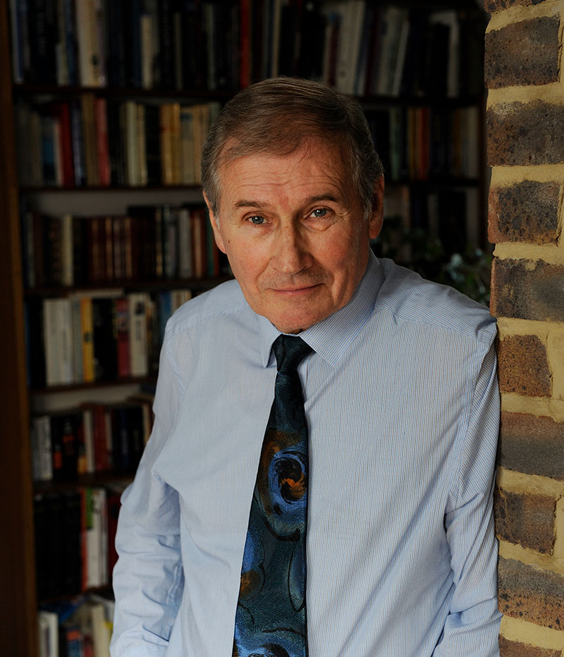 photo portrait of Tom Langdale, author